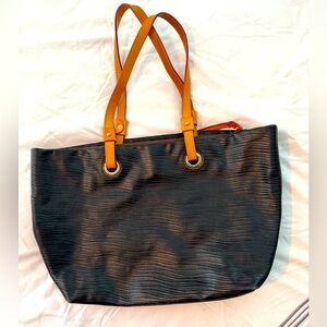 Dooney & Bourke Black and Tan Textured Tote - Pre-owned